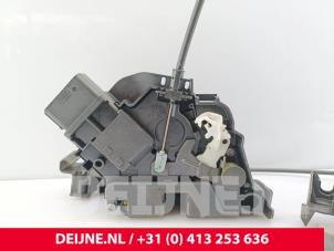 Volvo V70 Front door lock mechanism 4-door, right O254490 photo 2