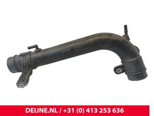 Gebruikte Intercooler Buis Ford Transit Courier 1.0 Ti-VCT EcoBoost 12V Prijs € 48,40 Inclusief btw aangeboden door van Deijne Onderdelen Uden B.V.