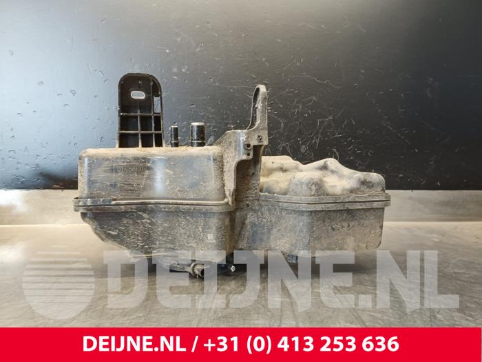 Gebruikte Ureumreservoir Volvo XC90 II 2.0 B5 16V Mild Hybrid AWD Prijs € 300,00 Margeregeling aangeboden door van Deijne Onderdelen Uden B.V.