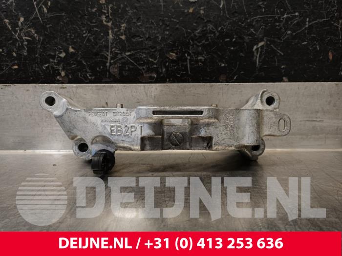Gebruikte Motorrubber Toyota ProAce City 1.2 VVT-i 110 Prijs € 18,15 Inclusief btw aangeboden door van Deijne Onderdelen Uden B.V.