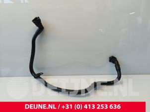 Gebruikte Waterpijp Volvo S60 II (FS) 2.0 D2 16V Prijs € 25,00 Margeregeling aangeboden door van Deijne Onderdelen Uden B.V.