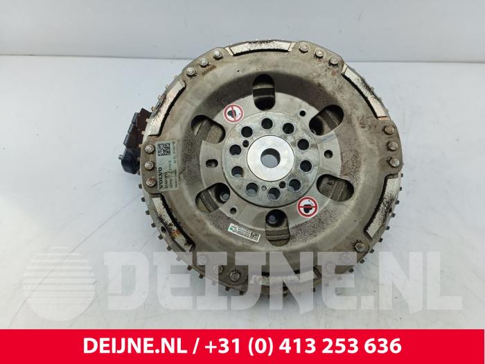 Dynamo van een Volvo V60 II (ZW) 2.0 T6 16V Twin Engine 2021