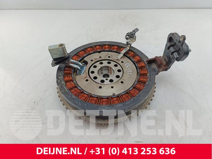 Dynamo van een Volvo V60 II (ZW) 2.0 T6 16V Twin Engine 2021