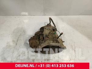 Opel Vivaro Gearbox O254983 photo 2