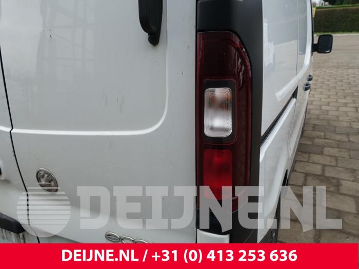 Opel Vivaro Achterlicht rechts O255011