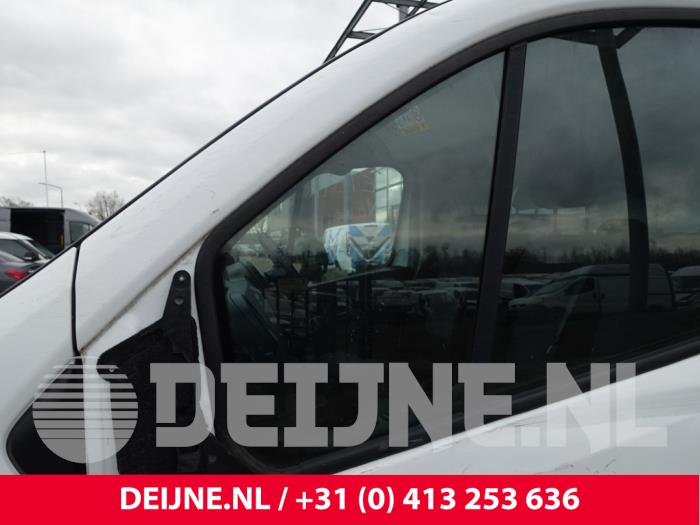 Opel Vivaro Driehoeks Ruit links-voor O255020