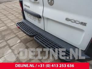 Gebruikte Treeplank achter Opel Vivaro 1.6 CDTI 90 Prijs € 90,75 Inclusief btw aangeboden door van Deijne Onderdelen Uden B.V.