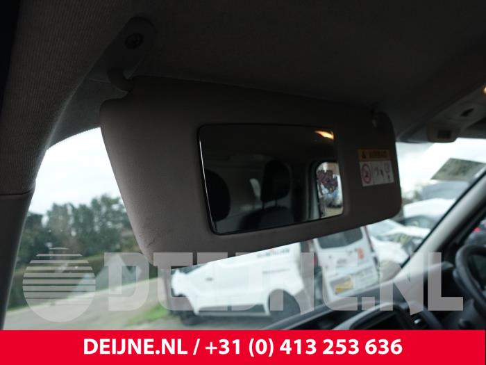 Opel Vivaro Zonneklep O255046