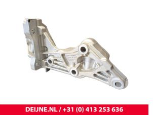 Gebruikte Motorrubber Volvo XC60 II (UZ) 2.0 B5 Mild Hybrid Geartronic 16V AWD Prijs € 30,25 Inclusief btw aangeboden door van Deijne Onderdelen Uden B.V.