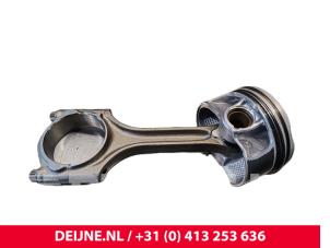 Gebruikte Zuiger Volvo XC60 II (UZ) 2.0 B5 Mild Hybrid Geartronic 16V AWD Prijs € 181,50 Inclusief btw aangeboden door van Deijne Onderdelen Uden B.V.