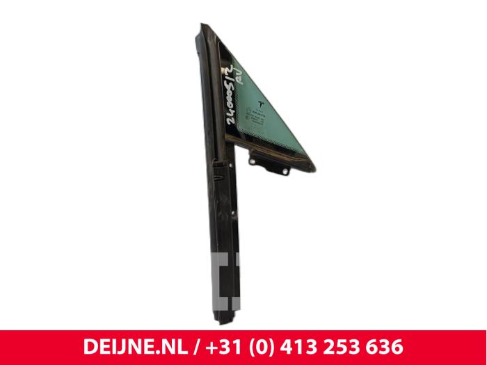 Tesla Model S Driehoeks Ruit rechts-voor O255406