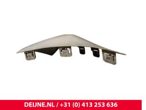 Opel Vivaro Bumper Rooster O255501 foto 3