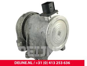 Volvo V40 Extra waterpomp O255504 foto 2