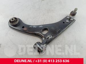 Gebruikte Draagarm onder links-voor Volvo C40 Recharge (XK) Recharge Twin 78 kWh Prijs € 108,90 Inclusief btw aangeboden door van Deijne Onderdelen Uden B.V.