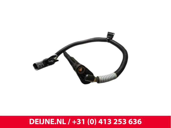 Gebruikte Oliepeil sensor Volvo V40 Cross Country (MZ) 2.0 D2 16V Prijs € 70,00 Margeregeling aangeboden door van Deijne Onderdelen Uden B.V.