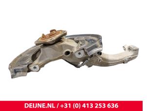 Porsche Taycan Fusee rechts-voor O256360 foto 2