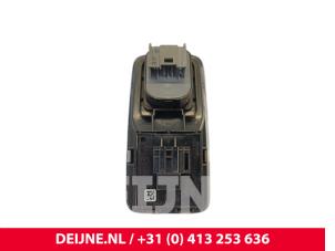Volkswagen Caddy Electric window switch O256402 photo 2