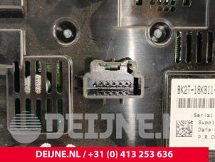 Ford Transit Custom Radiobedienfeld O256408 foto 3