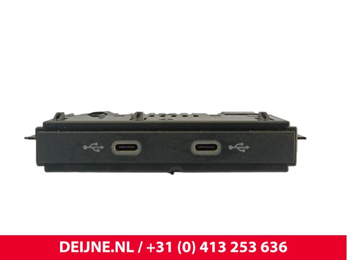 Volkswagen Crafter USB stekker O256481