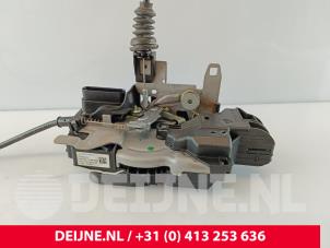 Volvo XC40 Front door lock mechanism 4-door, right O256504 photo 2