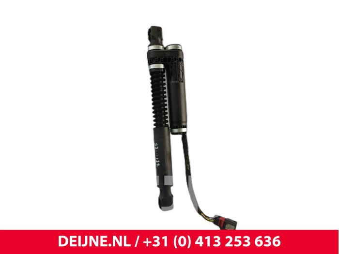 Volvo V70 Gasdämpfer links hinten O256570