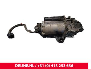Gebruikte Compressor Porsche Taycan (Y1A) 4S Prijs € 847,00 Inclusief btw aangeboden door van Deijne Onderdelen Uden B.V.