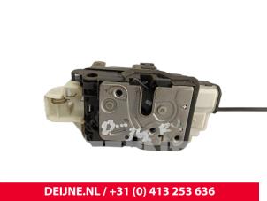 Volvo V40 Front door lock mechanism 4-door, right O256919 photo 2