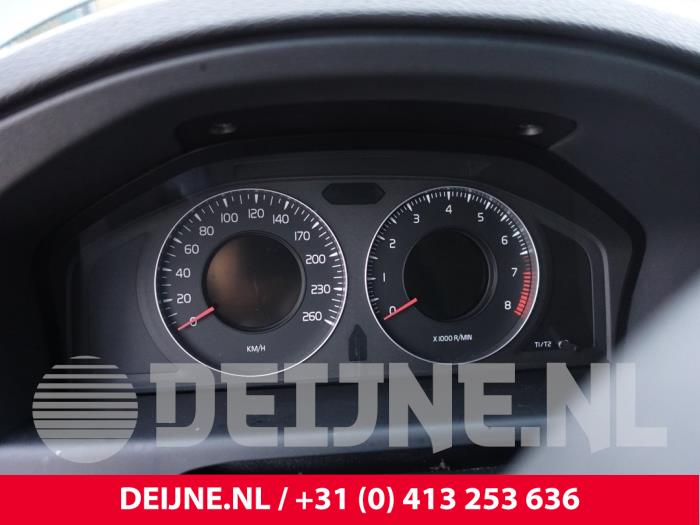 Volvo V70 Tacho - Kombiinstrument KM O256975