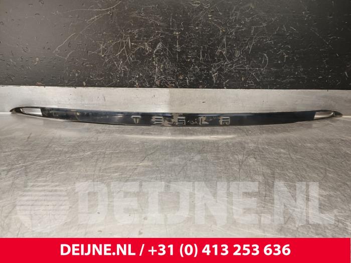 Tesla Model S Zierleiste Heckklappe O257336