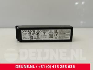 Gebruikte Support accu Volvo V60 II (ZW) 2.0 T8 16V Recharge AWD Prijs € 25,00 Margeregeling aangeboden door van Deijne Onderdelen Uden B.V.