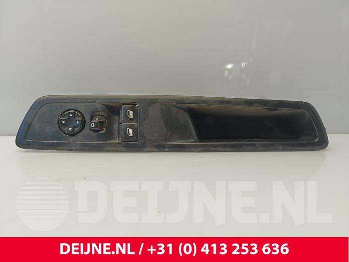 Opel Vivaro Electric window switch O257439