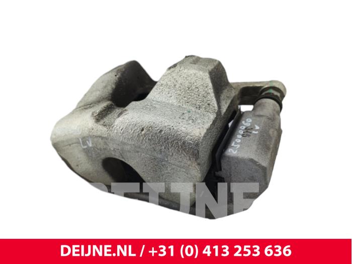 Lynk & Co 01 Remklauw (Tang) links-voor O257573