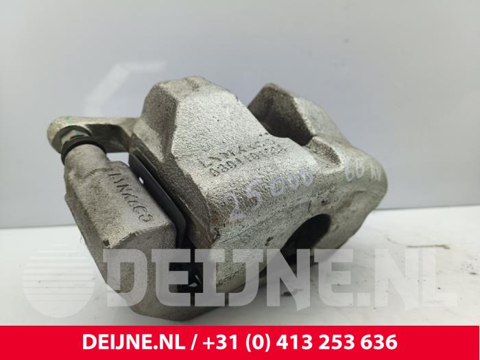 Lynk & Co 01 Remklauw (Tang) rechts-voor O257575