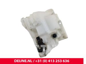 Lynk & Co 01 Scheibensprühertank vorne O257583 foto 3