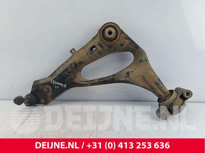 Mercedes Vito Draagarm onder links-voor O257620