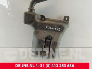 Mercedes Vito Scheibensprühertank vorne O257640 foto 3