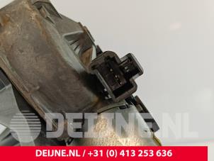 Ford Transit Courier Ruitenwissermotor achter O257722 foto 3