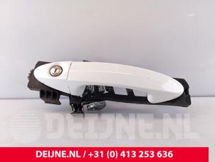 Gebruikte Greep achterdeur Bus-Bestel Ford Transit Courier 1.5 TDCi 75 Prijs € 54,45 Inclusief btw aangeboden door van Deijne Onderdelen Uden B.V.