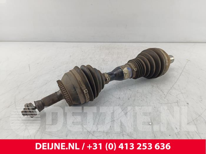 Gebruikte Aandrijfas links-voor Volvo XC90 I 2.9 T6 24V Prijs € 125,00 Margeregeling aangeboden door van Deijne Onderdelen Uden B.V.