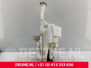 Volvo V40 Front windscreen washer reservoir O258006 photo 2