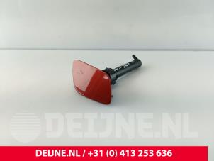 Gebruikte Pomp koplampsproeier Volvo V60 II (ZW) 2.0 B4 16V Mild Hybrid Prijs € 50,00 Margeregeling aangeboden door van Deijne Onderdelen Uden B.V.