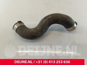 Gebruikte Intercooler Slang Mercedes Sprinter 3,5t (907.6/910.6) 314 CDI 2.1 D FWD Prijs € 48,40 Inclusief btw aangeboden door van Deijne Onderdelen Uden B.V.