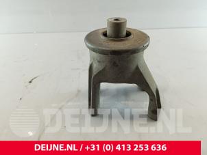 Gebruikte Motorsteun Volkswagen Transporter/Caravelle T6 2.0 TSI Prijs € 42,35 Inclusief btw aangeboden door van Deijne Onderdelen Uden B.V.