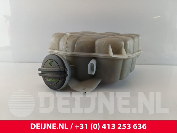 Porsche Taycan Ausgleichsbehälter O258353