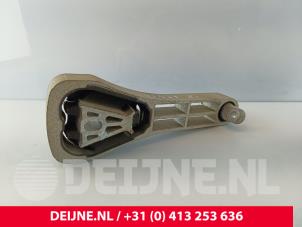 Gebruikte Motorrubber Volvo V60 II (ZW) 2.0 B3 16V Mild Hybrid Prijs € 42,35 Inclusief btw aangeboden door van Deijne Onderdelen Uden B.V.