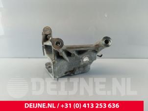 Gebruikte Motorsteun Volvo V60 II (ZW) 2.0 B3 16V Mild Hybrid Prijs € 30,00 Margeregeling aangeboden door van Deijne Onderdelen Uden B.V.