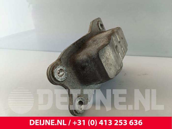 Motorsteun van een Volvo V60 II (ZW) 2.0 B3 16V Mild Hybrid 2021