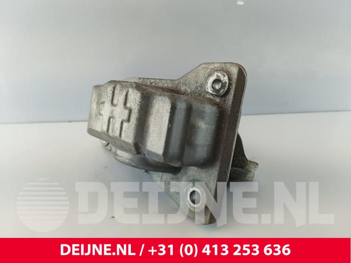 Motorsteun van een Volvo V60 II (ZW) 2.0 B3 16V Mild Hybrid 2021