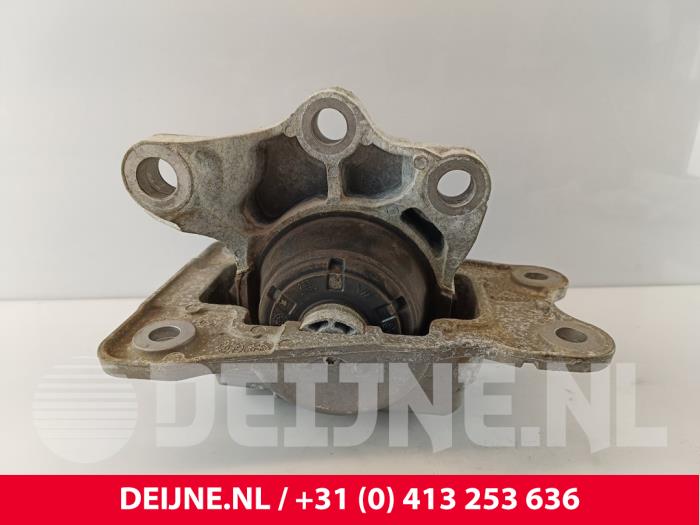 Motorsteun van een Volvo V60 II (ZW) 2.0 B3 16V Mild Hybrid 2021