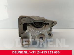 Gebruikte Motorsteun Volvo V60 II (ZW) 2.0 B3 16V Mild Hybrid Prijs € 50,00 Margeregeling aangeboden door van Deijne Onderdelen Uden B.V.